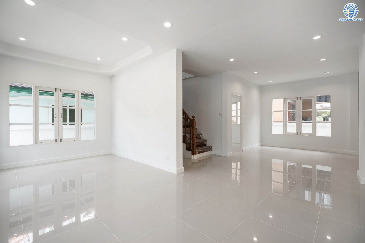 บ้านมือสองตกแต่งใหม่ โครงการ ประดับดาว2 ท่าอิฐ ตกแต่งครบครัน พร้อมอยู่ เนื้อที่ 57 ตร.ว. ฟังก์ชัน 3 ห้องนอน 2 ห้องน้ำ พร้อมห้องอเนกประสงค์ชั้นล่าง 1 ห้อง พื้นที่ใช้สอยกว้างขวาง บนทำเลที่ดีที่สุด เชื่อมต่อได้หลายเส้นทาง ใกล้รถไฟฟ้าสายสีม่วง "สถานีบางรักน้อยท่าอิฐ"